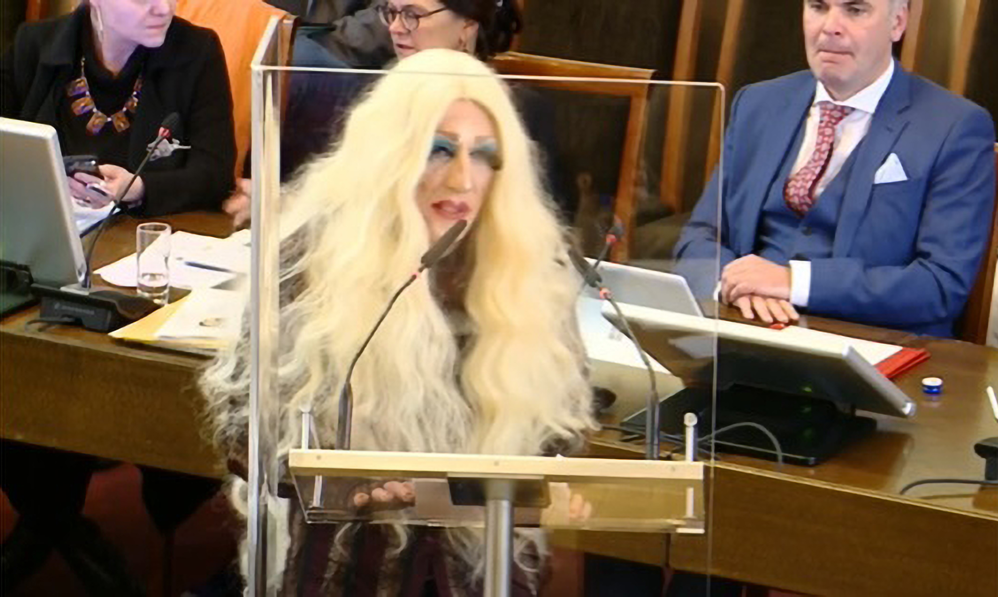 Lefty City Councillor Turns Up To Plenary Session Dressed As Drag Queen