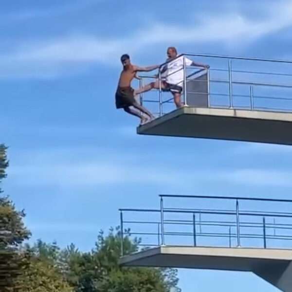Lifeguard Cleared Of Assault After Video Shows Him Kicking Terrified Young Man…